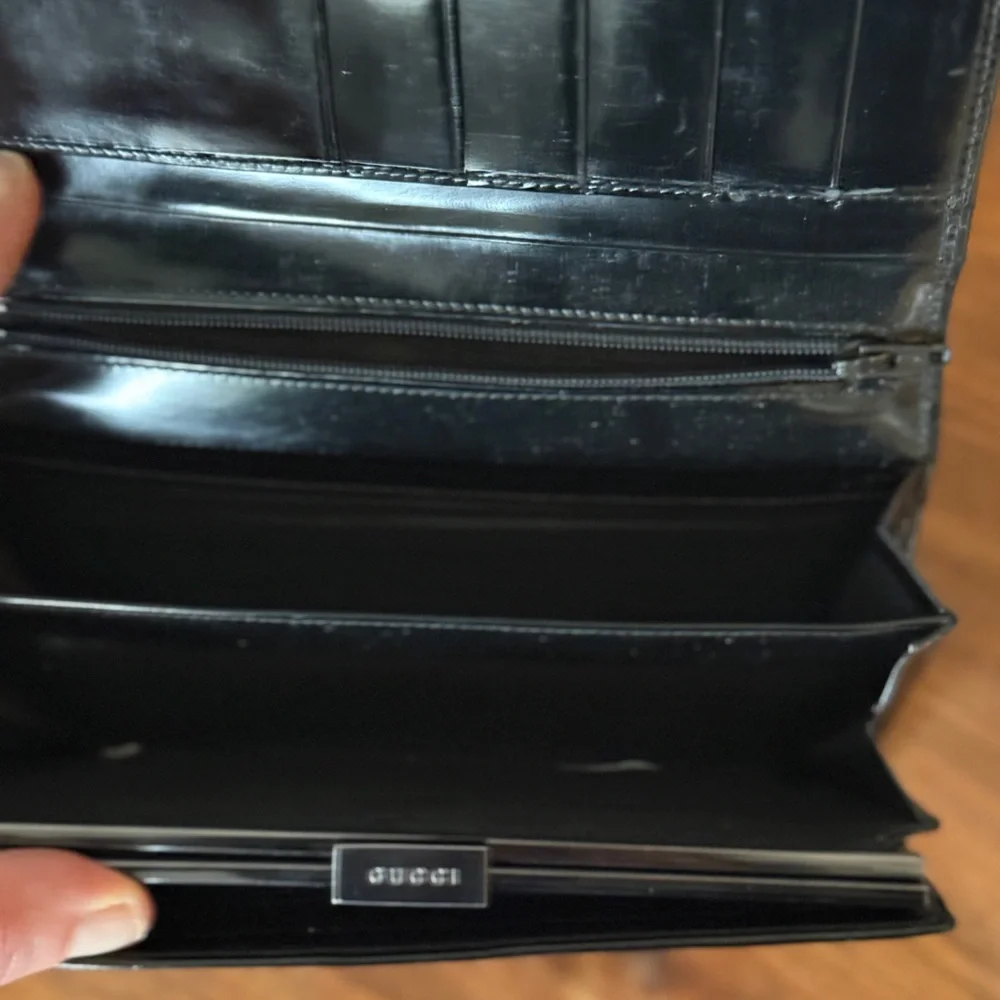 Gucci Glossy Black Leather Wallet - Picture 2 of 4